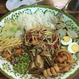 ส้มตำแซ่บถาด 100 บาท 😋