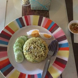 ข้าวแกงเขียวหวานไก่ไข่เค็ม