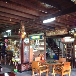 บรรยากาศตลาดเก่าริมน้ำ