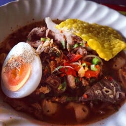 ก๋วยเตี๋ยวต้มยำไข่ต้ม - ป้าเนียน