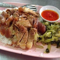 ข้าวขาหมูหลังวัง พิเศษ 🐷🐷