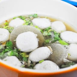 ยาว ก๋วยเตี๋ยวหมูแสนอร่อย