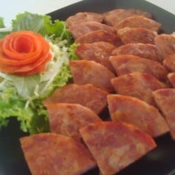 คอหมูรมควันย่างกินกับน้ำจิ้มแจ่ว ไม่มีที่อื่นนะ อร่อยมาก ลองสั่งทานกันดูนะค่ะ