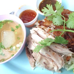 กินตอน 8:30น. ไก่ทอดไหม้ อันเนื่องมาจากว่ามันเป็นไก่ค้างคืน และรสเค็มจัดเลย