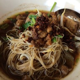 ก๋วยเตี๋ยวเรือรังสิต หมู่บ้านเมืองเอก