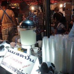 นมสดปั่น ตลาดนัดสวนรถไฟ