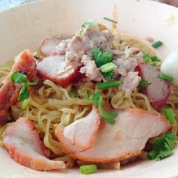 บะหมี่เกี๊ยว หมูแดงทรงเครื่อง วัดปากน้ำ