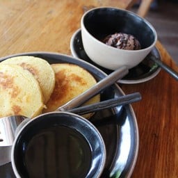 แพนเค้กแป้งหนานุ่มร้อนๆทานคู่กับไอติม อร่อยมากกกก