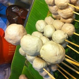 ลูกชิ้น ยักษ์