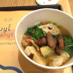 บะหมีเกี๋ยว รสชาติเรื่อยๆ นึกถึงชายสีหมี่เกี๊ยวบ้านเรา ^^