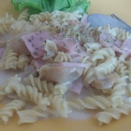 มักกะโรนีครีมซอส