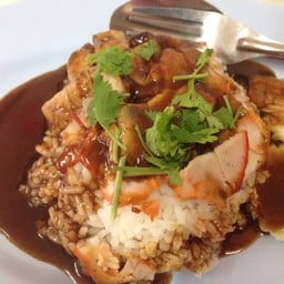 ข้าวหมูกรอบ หมูแดง