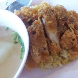 ข้าวมันไก่สิงคโปร์ ตลาดนัดสวนรถไฟ