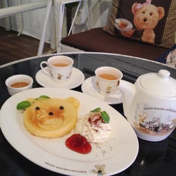 ชาร้อนๆกับแพนเค้กรูปหมีเท็ดดี้ น่ารักน่าทานเป็นที่สุดครับ