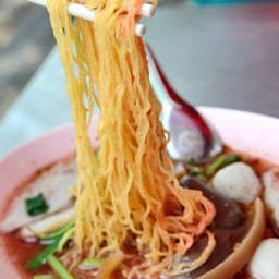 ก๋วยเตี๋ยวหมู เย็นตาโฟ รสเด็ด หลังสวนลุมฯ ถนนสารสิน