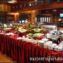 ไลน์อาหารหลักตั้งอยู่กลางห้อง