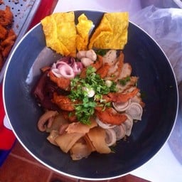 จัมโบ้ก่อนใส่น้ำซุป เครื่องเยอะสุดๆ