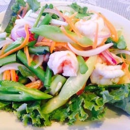 ยำคะน้ากุ้งสด