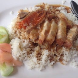 ข้าวหน้าเป็ดย่างหมูกรอบ