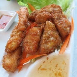 ทอดมันกุ้งค่ะ ร้อนๆอรอ่ยค่ะ เนื้อกุ้งเยอะอยู่