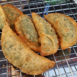 กุ๊ยช่ายทอด 4 ชิ้น 20 บาท