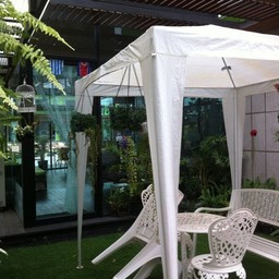 ทีี่นั่งในสวนด้านนอก