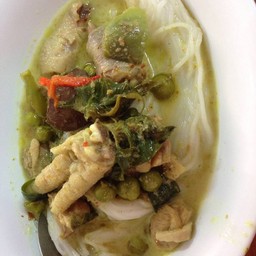 ขนมจีนแกงเขียวหวานคะ 25 บาทเองน้าาา