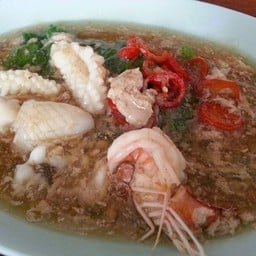 เส้นหมี่ราดหน้าทะเล 50 บาท