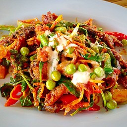 เมนูนี้ชอบส่วนตัว ผัดเผ็ดกบ เต็มจานเยอะมากครับ