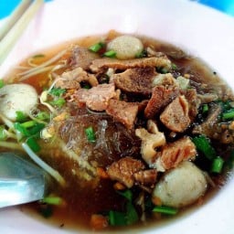 ก๋วยเตี๋ยวหมู ปากซอยประดิษฐ์