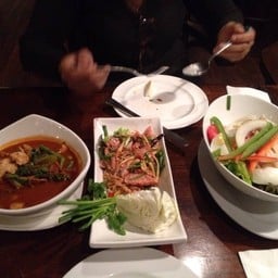 แกงป่า, ยำแหนม,และสลัดผักกับเพื่อนสาว