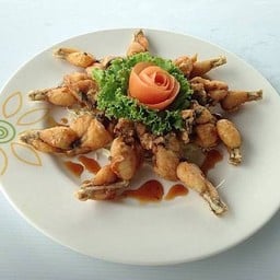 ไม่เคยอยู่นิ่งจริงๆ ร้านนี้
วันนี้เสนอ เมนูกบ อิอิ