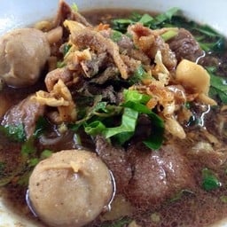 ร้านก๋วยเตี๋ยวหมู เนื้อ วัดชุมโพธยาราม