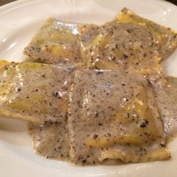 Ravioli Cheese Ricotta and Spinach with Black Truffle Sauce