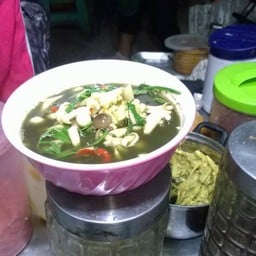 แกงเห็ดครับ ใส่หลากหลายเห็ดครับ
รสชาด แบบต้นตำหรับจริงจริงครับ
