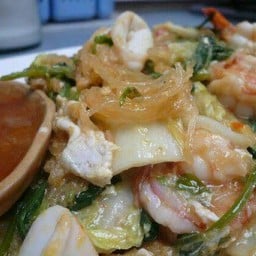 สุรินทร์ ก๋วยเตี๋ยวลูกชิ้นยักษ์