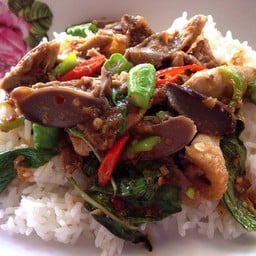 ข้าวกะเพราเป็ดแหลมฉบัง