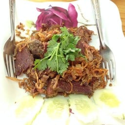 เนือตุ๋นทอดกระเทียม - 150 บาท