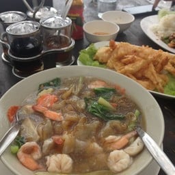 ราดหน้าทะเลเครื่องเยอะๆ