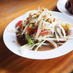 ส้มตำไทยปู แต่สีเหมือนปูปลาร้ามากเลย