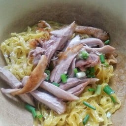 บะหมี่แบนแห้งเนื้อเป็ดล้วน