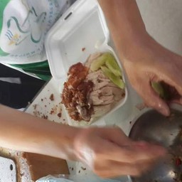 ไก่ผสม ไก่พูนๆ โหดจริงๆ 40 บาทเท่านั้น