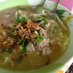 ก๋วยจั๊บพิเศษใส่ไข่ลวก