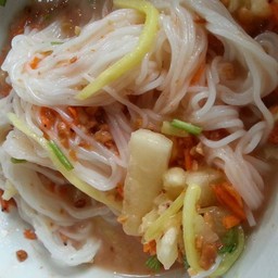 ขนมจีนซาวน้ำ หน้า รพ.สมเด็จพระพุทธเลิศหล้านภาลัย แม่กลอง