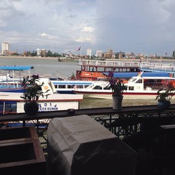 ชมวิวริมแม่น้ำโขง