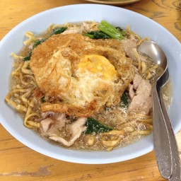 ราดหน้าหมี่ไข่กรอบ ใส่ไข่ดาว