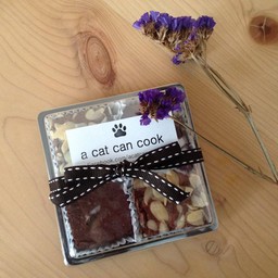 Brownie 4 bite size จัดอยู่ในกล่องชิ้นพอดีคำ ราคา 80-120 บาท 