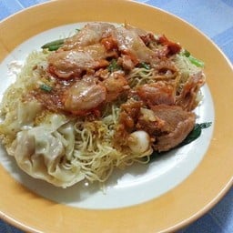 ราชาบะหมี่เกี๊ยวหมูแดง ซอยลาซาล