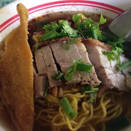 หมี่เกี๊ยวหมูกรอบ