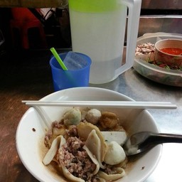 ก๋วยเตี๋ยวหมูตุ๋น ต้มยำ-น้ำตก เย็นตาโฟ